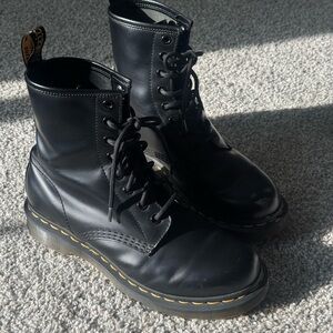 Black Dr. Martens 1460 lace up boots #laceup #drmartens